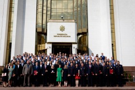 Maia Sandu a înmânat distincții și diplome celor care au contribuit la succesul summitului Comunității Politice Europene
